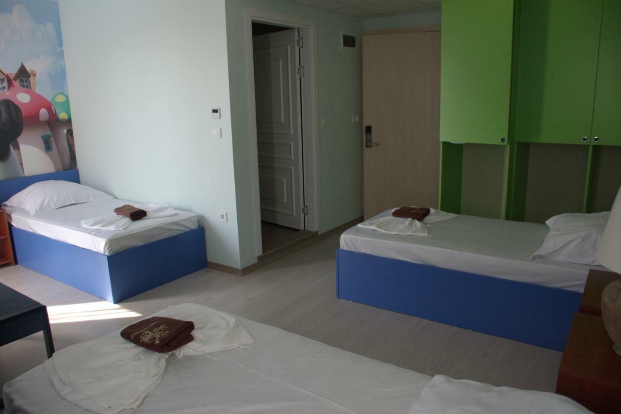 Camp And Pool Hotell Kranevo Exteriör bild