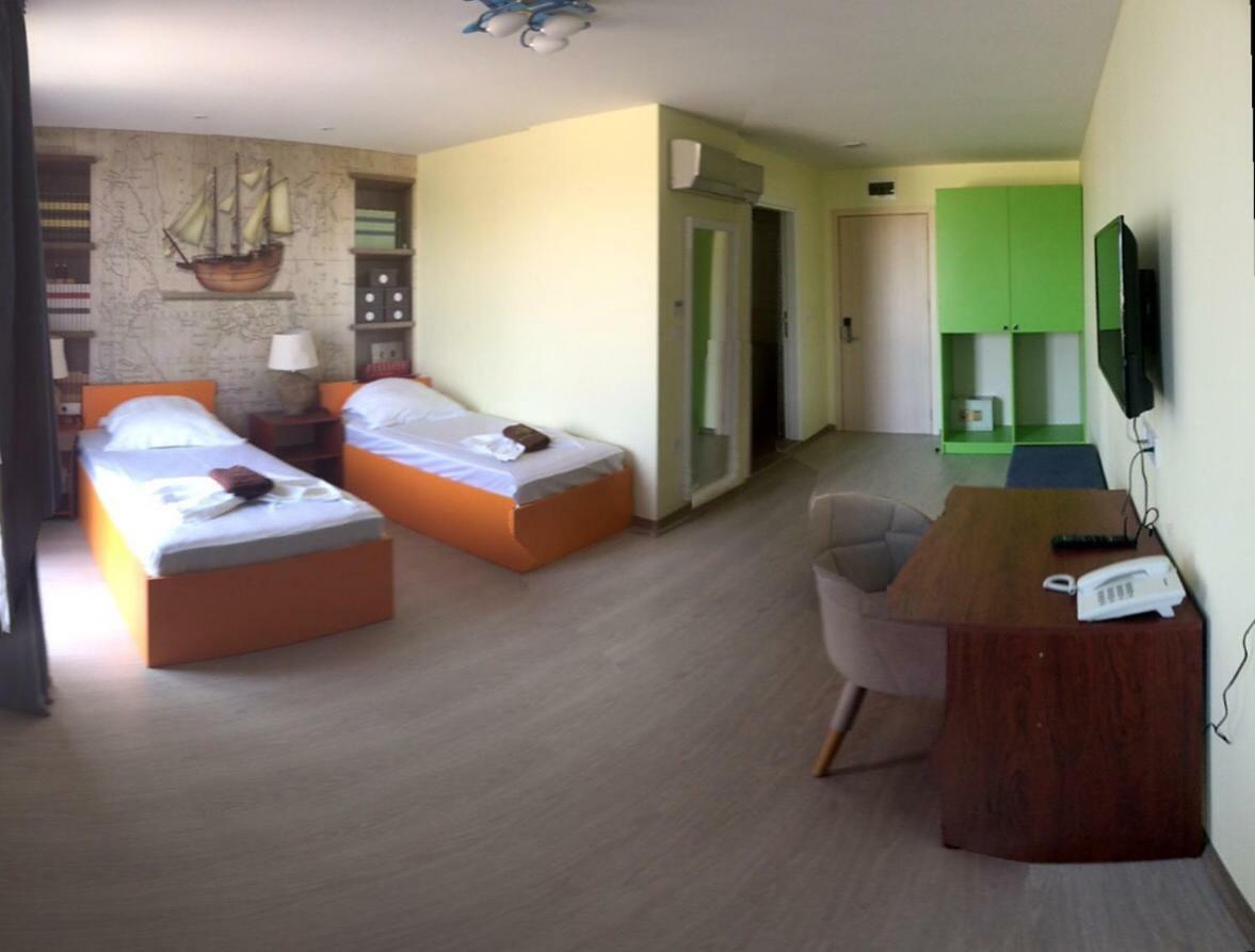 Camp And Pool Hotell Kranevo Exteriör bild